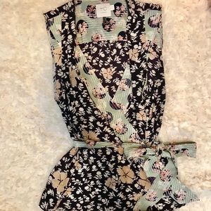 Women’s size 4 HD (Anthropologie) blouse